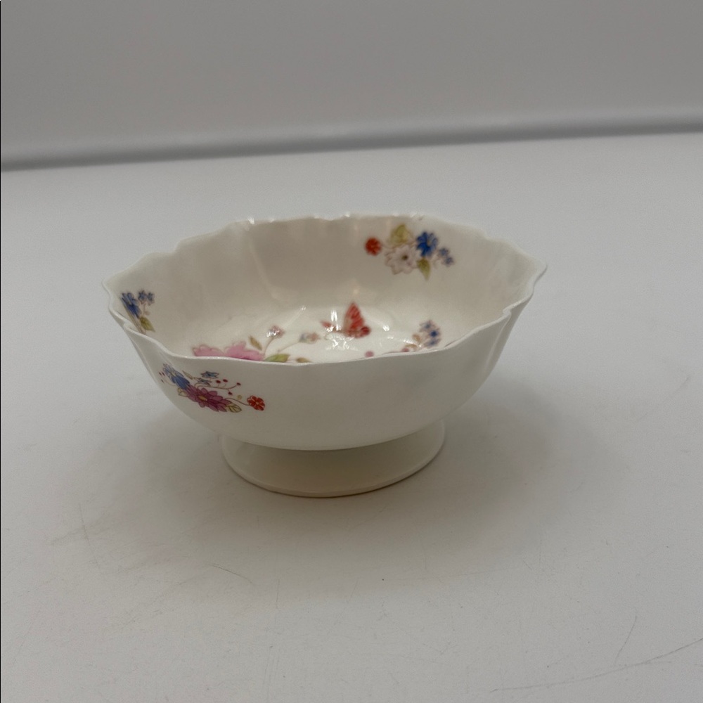 Poole Bone China Footed Bow Ophelia